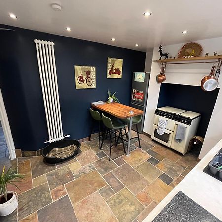 Wolf Hollow, Sleeps 4 Plus 2, Buxton Town Centre Экстерьер фото